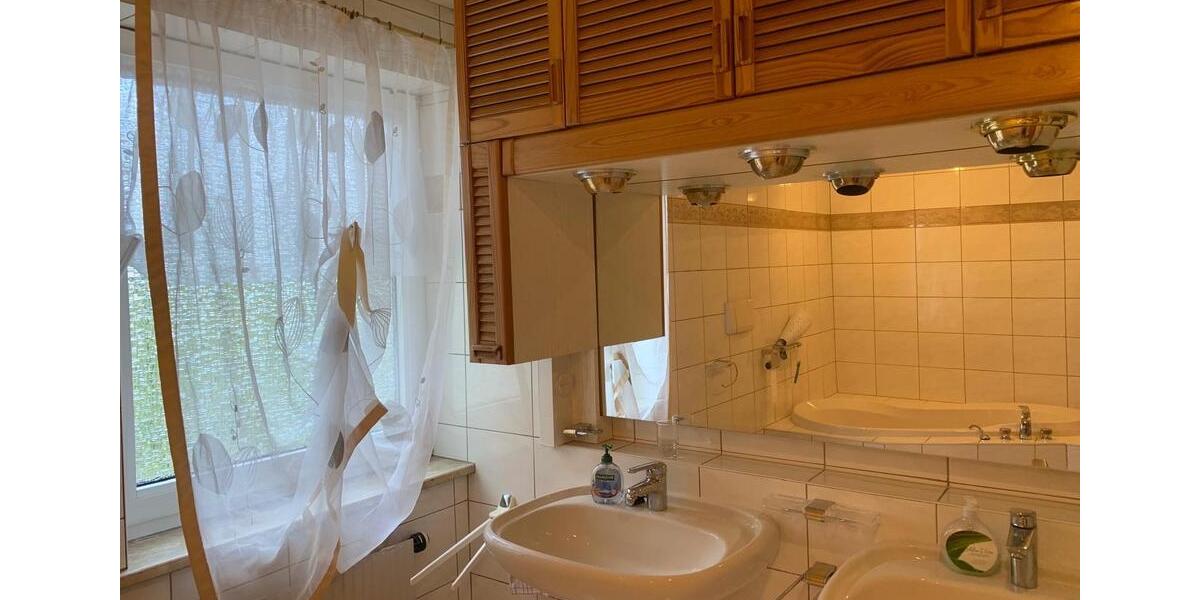 Einfamilienhaus Weiden in der Oberpfalz - 4 Zimmer, 180 m&sup2;, 1.550&euro; | Angebot:26546686