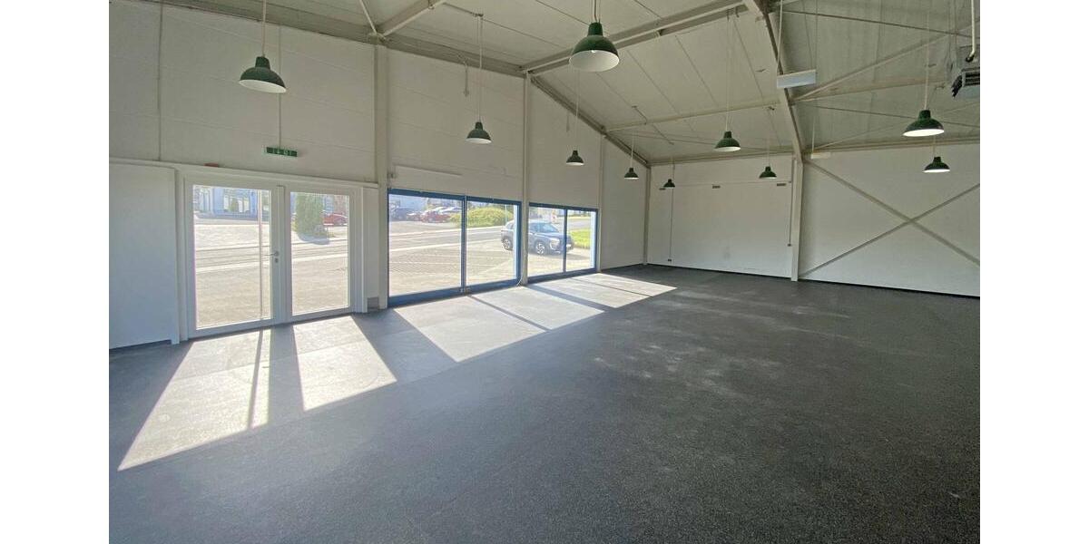 Vielseitige Gewerbehalle – ideal für Handel, Studio oder Lager zimmer