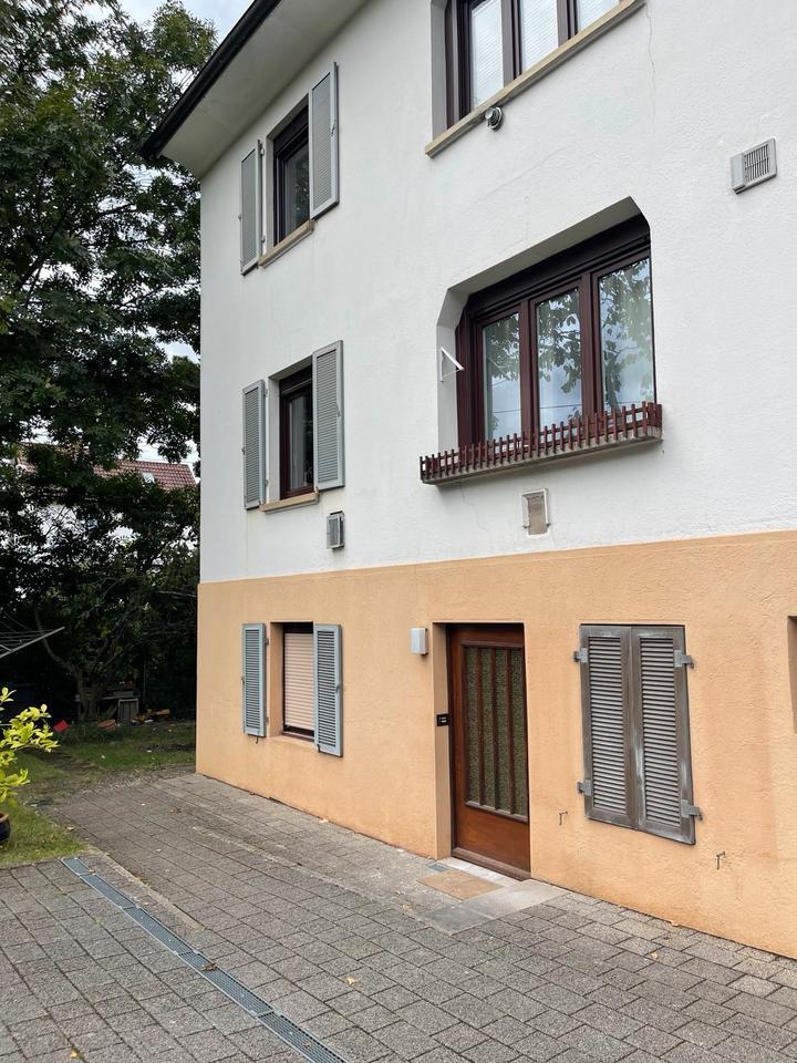 Renovierte 2-Zimmer TerassenWohnung in Stuttgart mit Carport