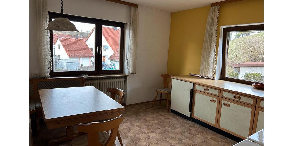 Etagenwohnung Pommelsbrunn - 6 Zimmer, 120 m&sup2;, 1.200&euro; | Angebot:25881522