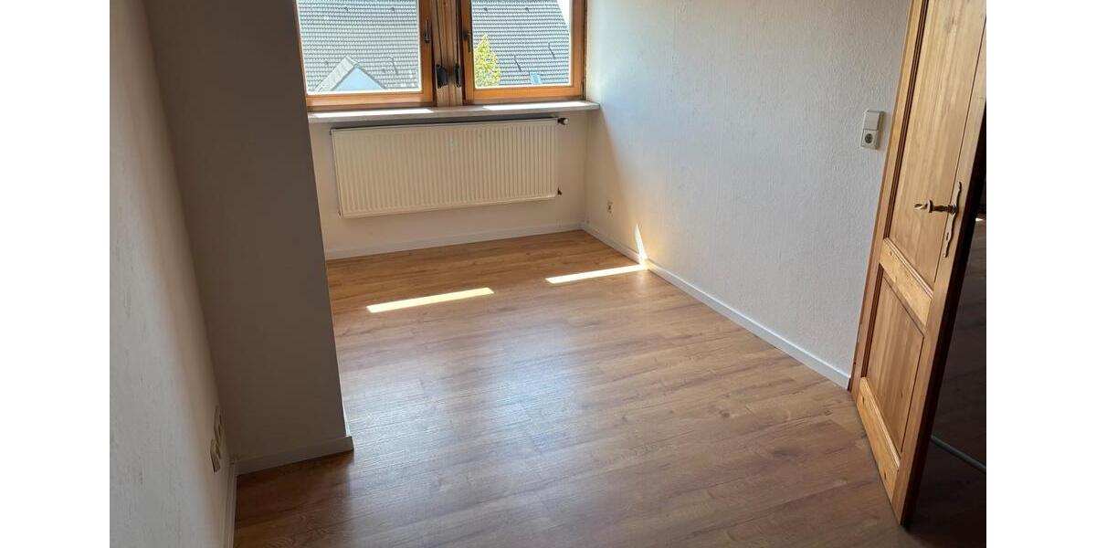 Dachgeschoßwohnung Ellingen - 2.5 Zimmer, 55 m&sup2;, 385&euro; | Angebot:26322569