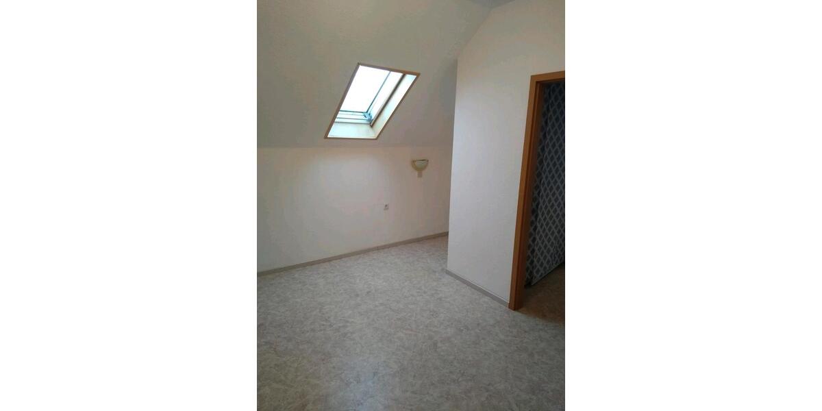 Dachgeschoßwohnung Neuhaus am Rennweg - 4 Zimmer, 65 m&sup2;, 380&euro; | Angebot:25842515