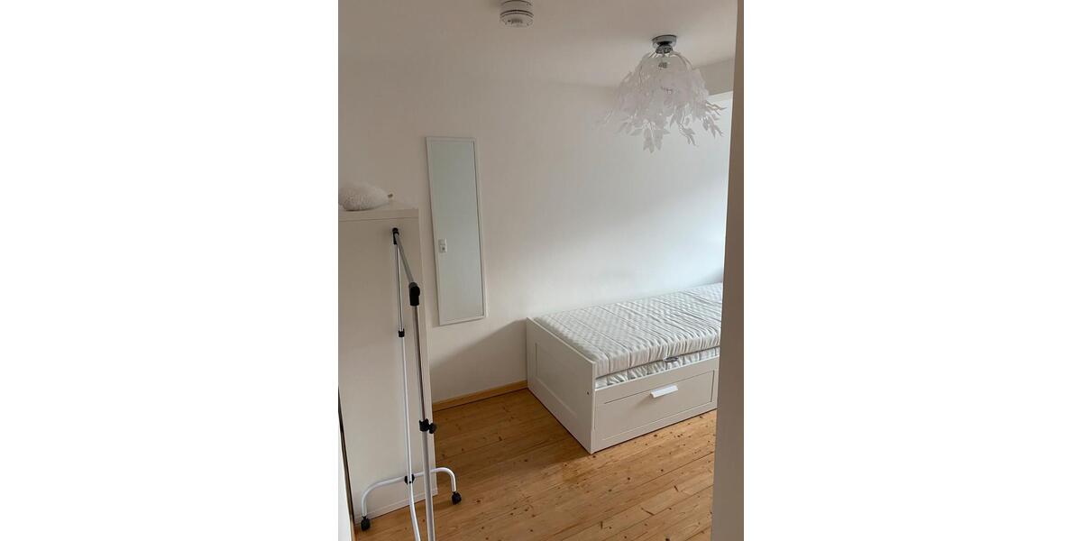 Wohnen auf Zeit Stadtroda - 1 Zimmer, 11 m&sup2;, 290&euro; | Angebot:25376359