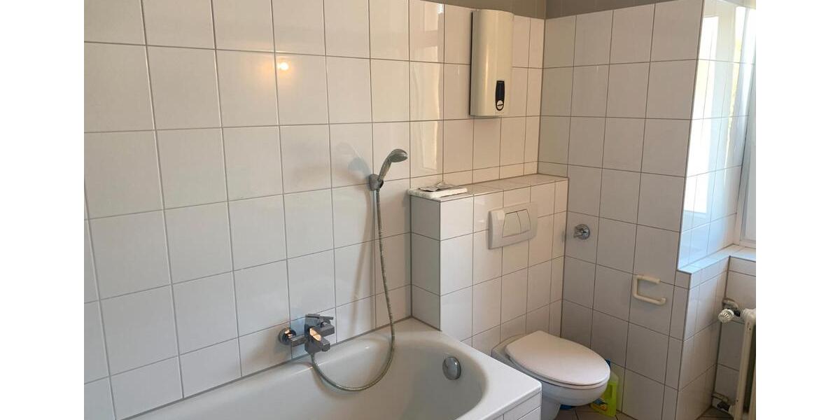 Etagenwohnung Mönchengladbach Süd - 3 Zimmer, 111 m&sup2;, 1.000&euro; | Angebot:26421997
