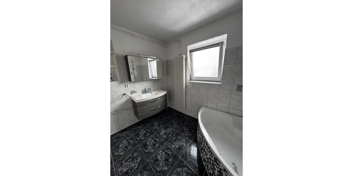 Mehrfamilienhaus, Wohnhaus Straubing - 4.5 Zimmer, 140 m&sup2;, 1.630&euro; | Angebot:24737871