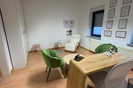 „Heller Büro- oder Praxisraum in guter Lage zimmer