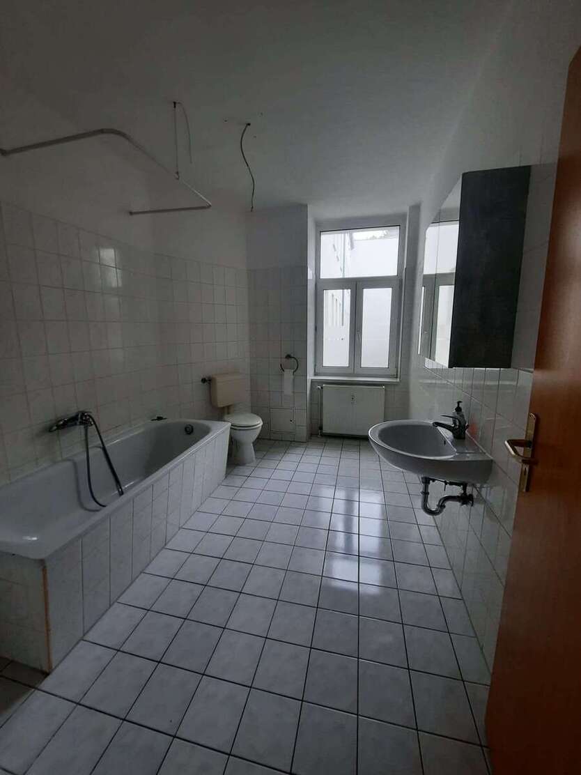 großzügige 3 Zimmer-Wohnung mit Einbauküche *ideal für WG oder Familien* 3 zimmer