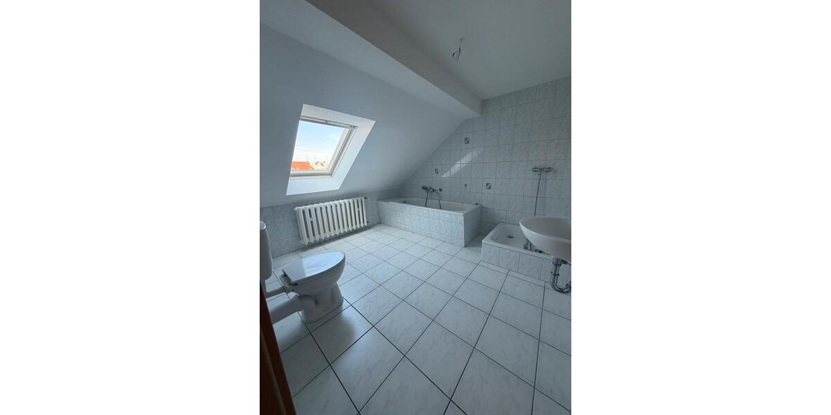 Dachgeschoßwohnung Weißenfels - 3 Zimmer, 61 m&sup2;, 400&euro; | Angebot:26003365