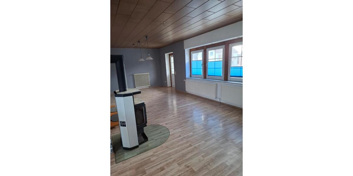 Etagenwohnung Barntrup - 3 Zimmer, 114 m&sup2;, 550&euro; | Angebot:24930523