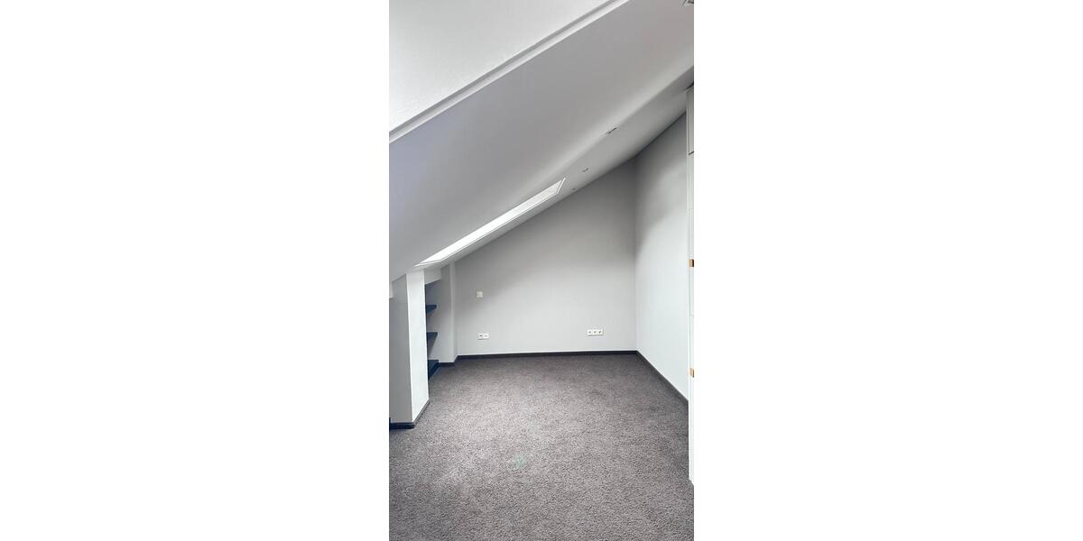Dachgeschoßwohnung Sengenthal - 3.5 Zimmer, 124 m&sup2;, 1.050&euro; | Angebot:24658307