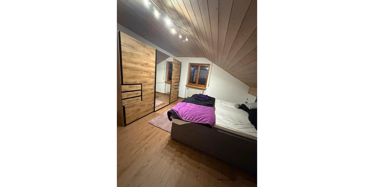 Dachgeschoßwohnung Perkam - 3 Zimmer, 98 m&sup2;, 660&euro; | Angebot:24867410