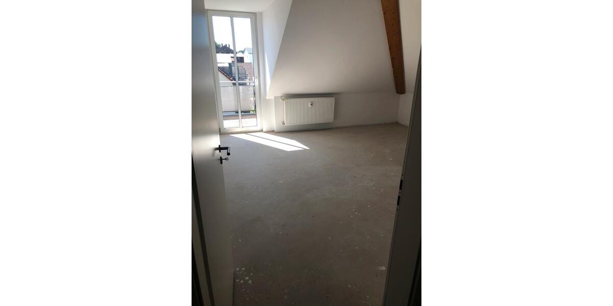 Dachgeschoßwohnung Parsberg - 4 Zimmer, 120 m&sup2;, 1.100&euro; | Angebot:25309363