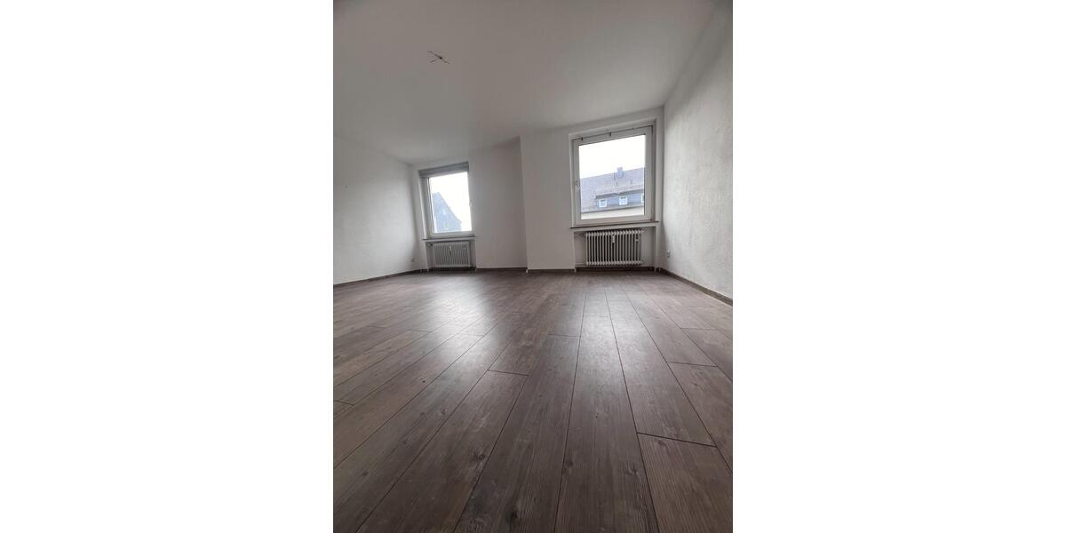 Etagenwohnung Siegen - 5 Zimmer, 111 m&sup2;, 1.150&euro; | Angebot:24752166
