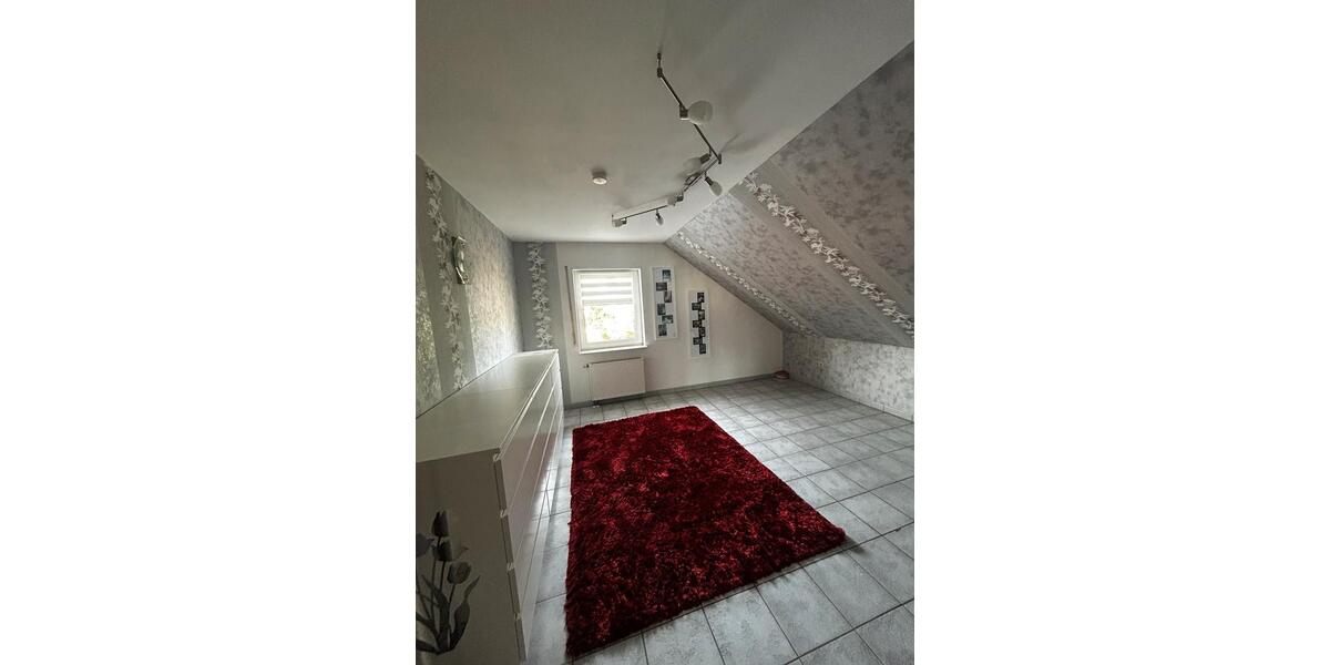 Dachgeschoßwohnung Ötzingen - 3 Zimmer, 87 m&sup2;, 750&euro; | Angebot:25407951