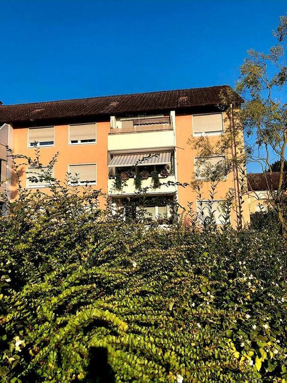 3-Zimmer-Wohnung mit Balkon, Küche, Laminat im II.OG zu vermieten zimmer
