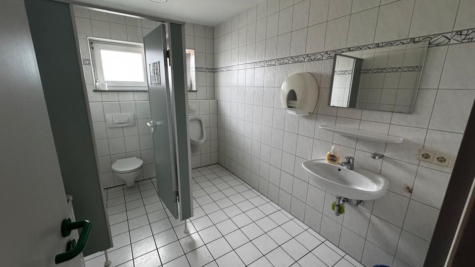 240m² Bürofläche auf einer Büroetage im modernen Bürogebäude, nähe Autobahn im Gewerbegebiet zimmer