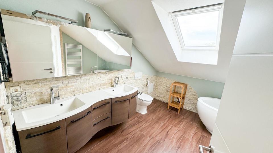 Dachgeschoßwohnung Haarbach - 2.5 Zimmer, 80 m&sup2;, 950&euro; | Angebot:26036093