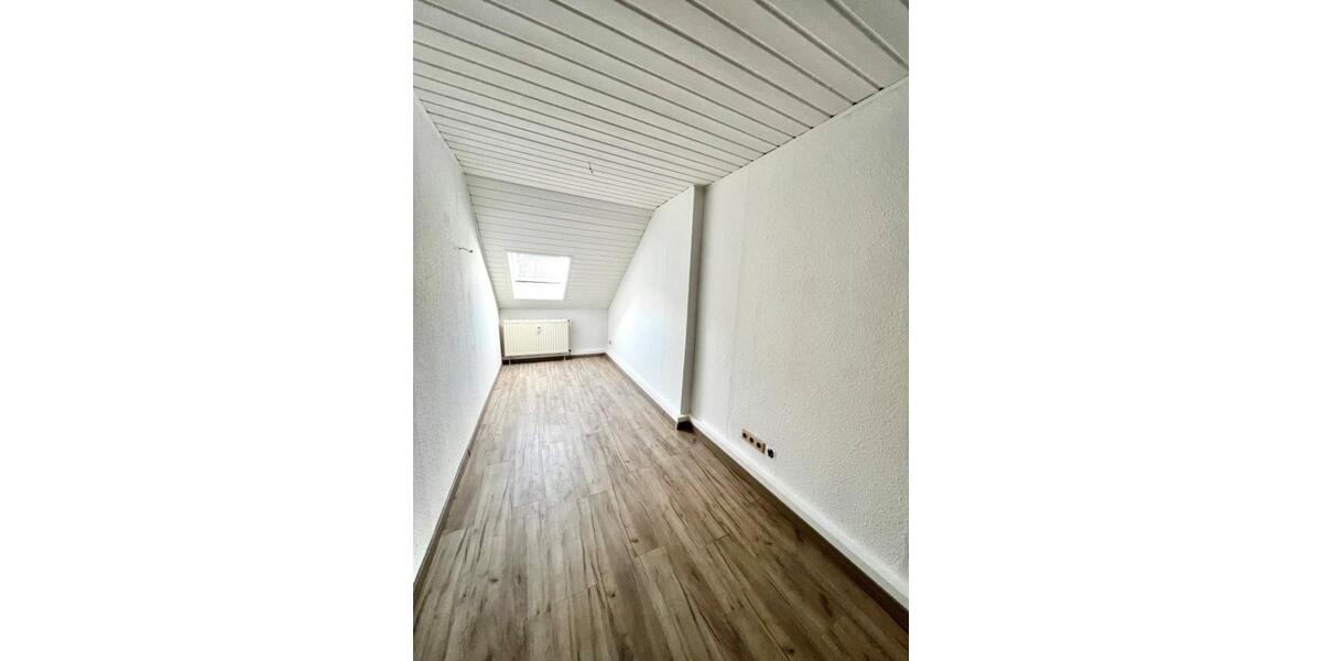 Dachgeschoßwohnung Aue-Bad Schlema Bad Schlema - 3 Zimmer, 75 m&sup2;, 365&euro; | Angebot:23728206