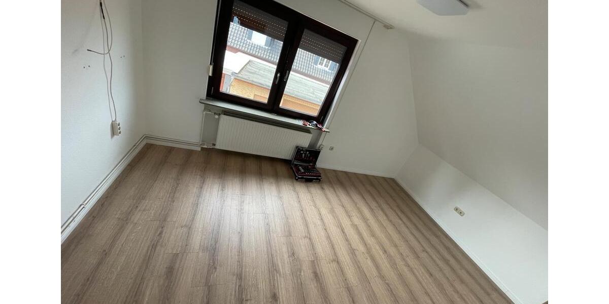 Dachgeschoßwohnung Uelzen - 3 Zimmer, 78 m&sup2;, 900&euro; | Angebot:26021968
