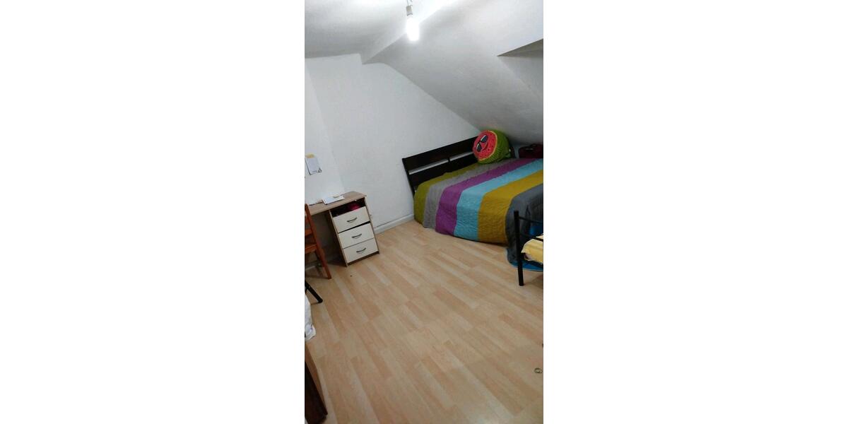 Dachgeschoßwohnung Duisburg Duisburg-Mitte - 3 Zimmer, 70 m&sup2;, 400&euro; | Angebot:25100458