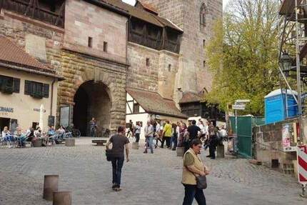 Albrecht-Dürer-Straße: Tolle helle Wohnung direkt unterhalb der Nürnberger Kaierburg 2 zimmer