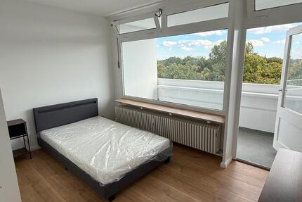 Helles WG Zimmer mit Balkon in renovierter Wohnung-Westend Berlin