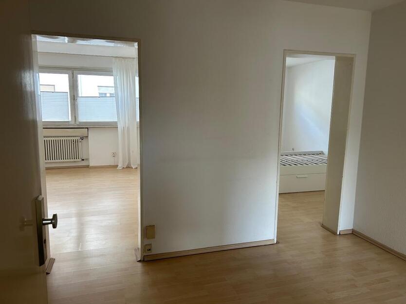 Großzügige 2 Zimmerwohnung mit Küche und Balkon zimmer