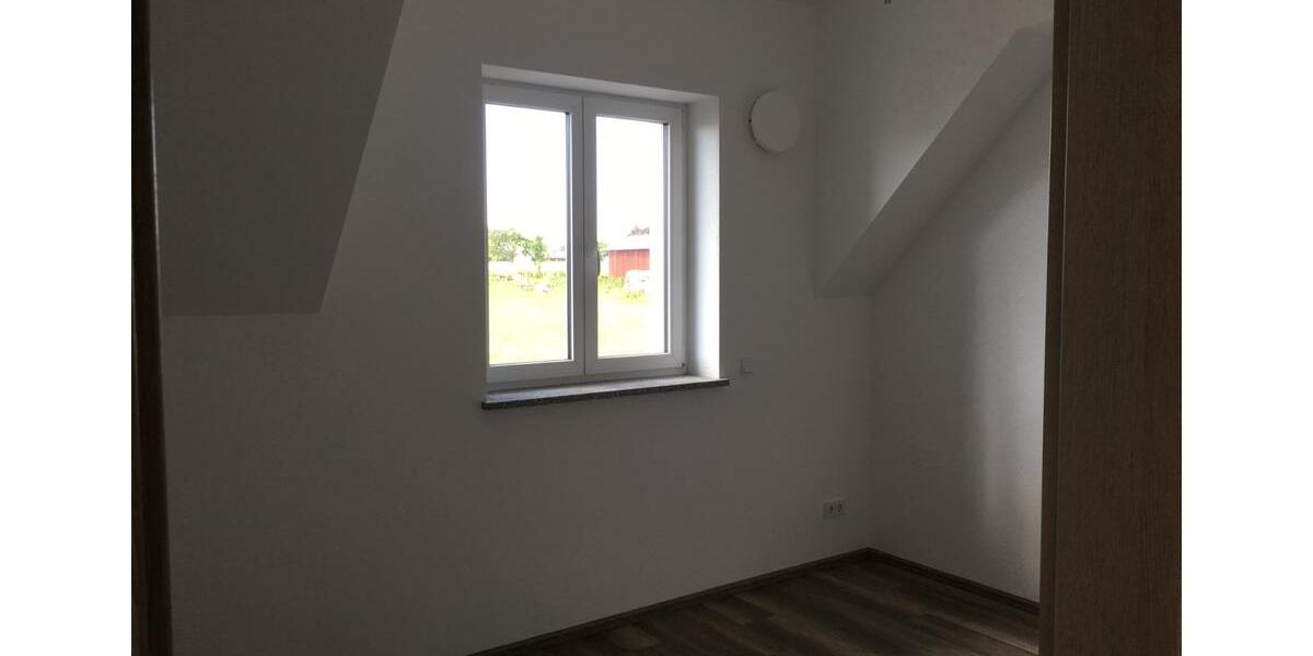 Dachgeschoßwohnung Dürrlauingen - 7 Zimmer, 175 m&sup2;, 1.300&euro; | Angebot:25509717