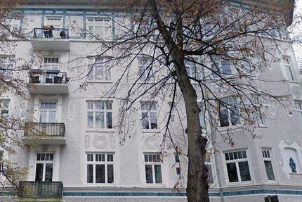 Hochwertig sanierte Dachgeschosswohnung mitten in Eppendorf! 3 zimmer