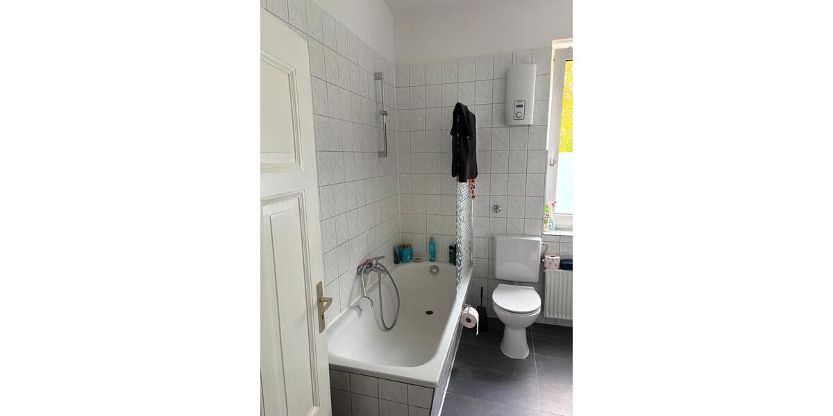 3er-WG | großes, helles Zimmer | Altbau | Holzdielen | ab Dez. 1 zimmer