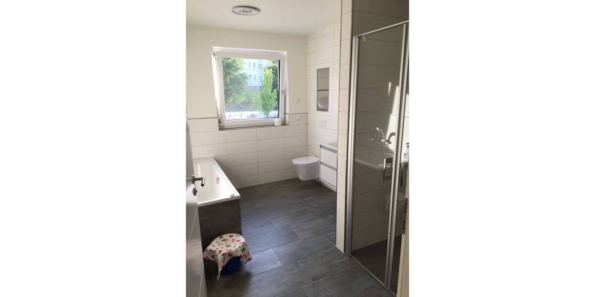 Etagenwohnung Erfurt Wiesenhügel - 3 Zimmer, 91 m&sup2;, 1.150&euro; | Angebot:26758882
