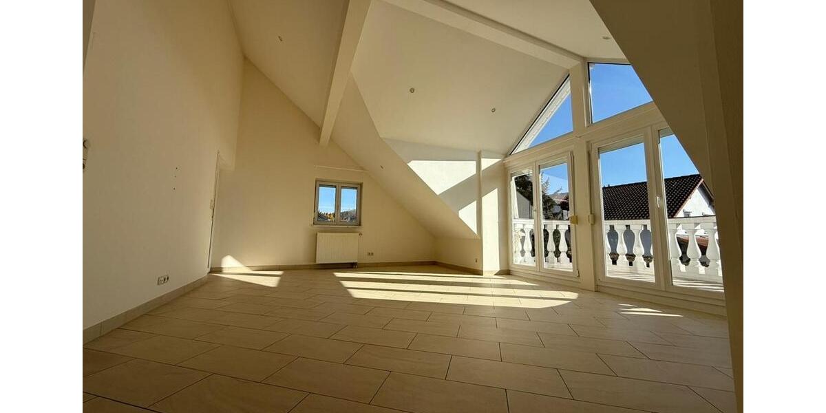 Dachgeschoßwohnung Memmingen - 2.5 Zimmer, 85 m&sup2;, 995&euro; | Angebot:25852501