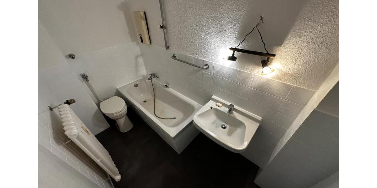 Renovierte Erdgeschoss Wohnung mit Garten Zentral Essen Jobcenter 1.5 zimmer