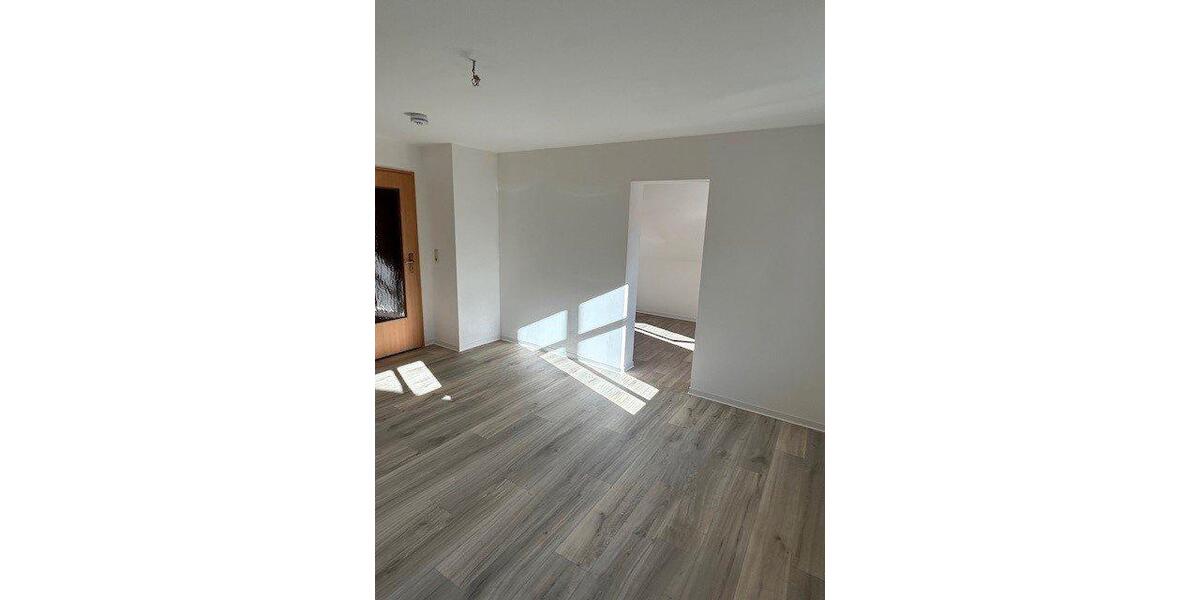 Dachgeschoßwohnung Oelsnitz (Erzgebirge) - 2 Zimmer, 42 m&sup2;, 239&euro; | Angebot:26429312
