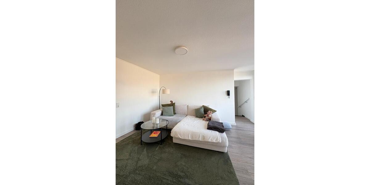 Freies Zimmer in Mädels-WG 4 zimmer