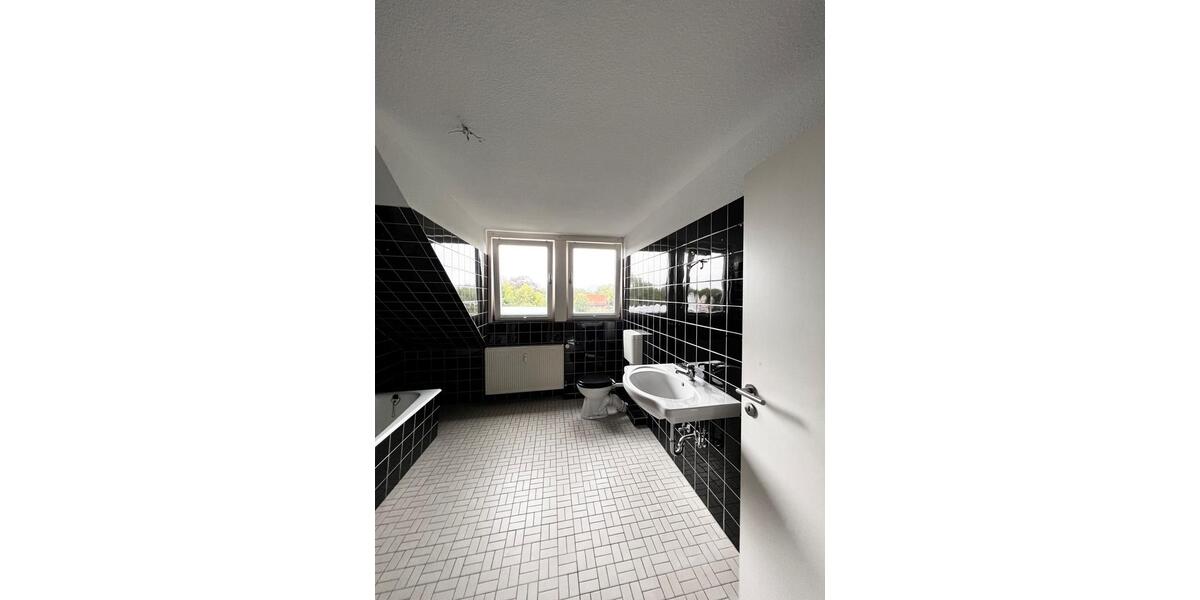 Dachgeschoßwohnung Rinteln - 3 Zimmer, 90 m&sup2;, 750&euro; | Angebot:26368155