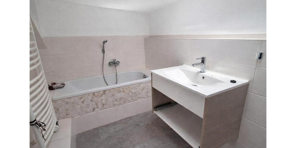 Dachgeschoßwohnung Burg - 3 Zimmer, 88 m&sup2;, 660&euro; | Angebot:26647181