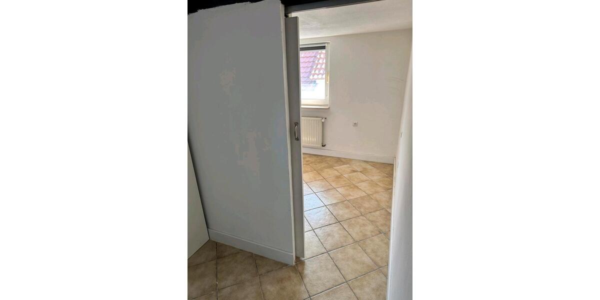 Vermiete schöne große und gepflegte Wohnung 6 zimmer