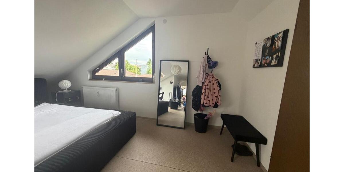 Dachgeschoßwohnung Rüsselsheim am Main - 3 Zimmer, 101 m&sup2;, 1.500&euro; | Angebot:26429896
