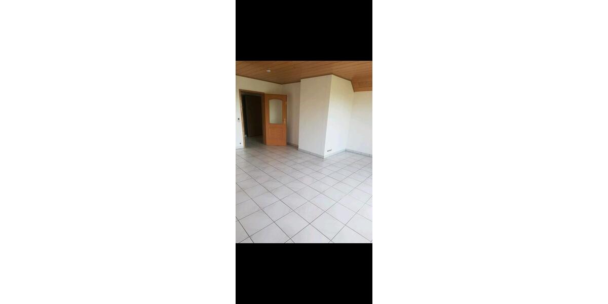 Dachgeschoßwohnung Adelsdorf - 4 Zimmer, 105 m&sup2;, 1.300&euro; | Angebot:26534452