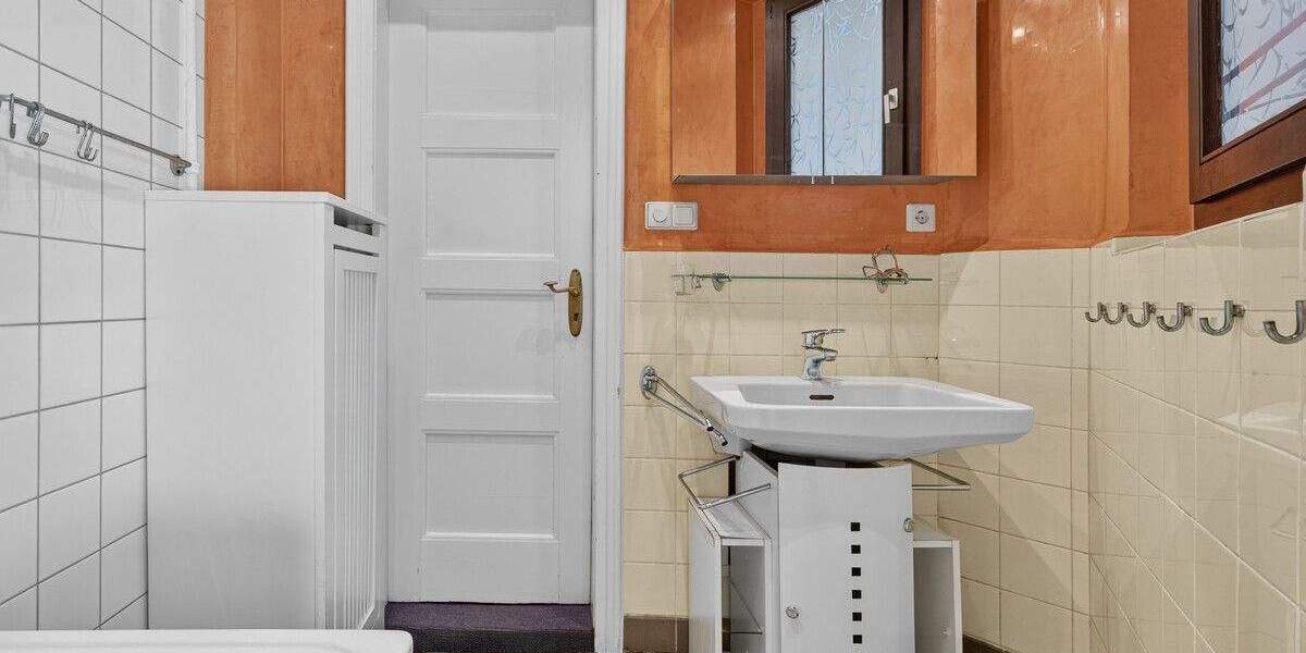 Etagenwohnung Baden-Baden Innenstadt - 4 Zimmer, 115 m&sup2;, 1.280&euro; | Angebot:24860413