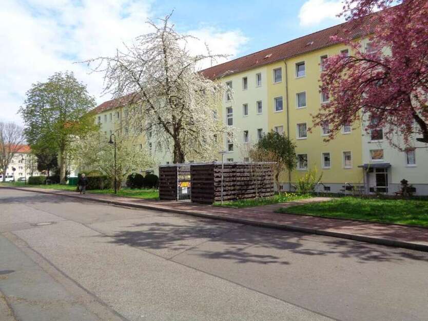 Wohnung zum Mieten in Braunsbedra 347 € 57.75 m²