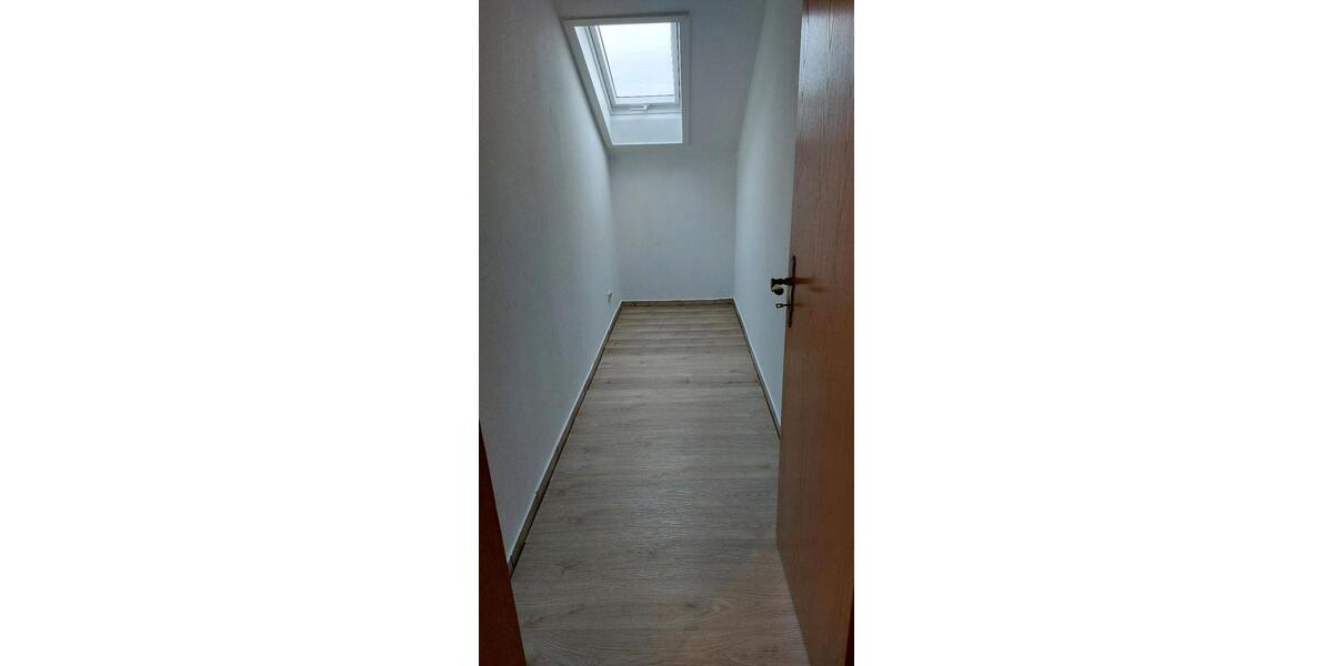 Dachgeschoßwohnung Zachenberg - 3 Zimmer, 94 m&sup2;, 750&euro; | Angebot:24826307