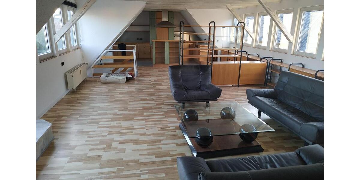 Hochwertiges PENTHOUSE mit 40 qm Süd-Dach-Terrasse, Einbau-Küche und -Schänken, Parkett 2.5 zimmer