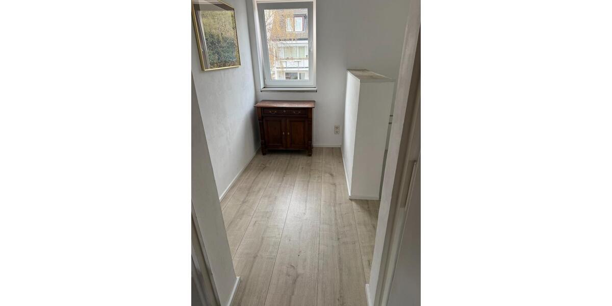 Dachgeschoßwohnung Hannover Buchholz-Kleefeld - 1 Zimmer, 82 m&sup2;, 950&euro; | Angebot:25857235