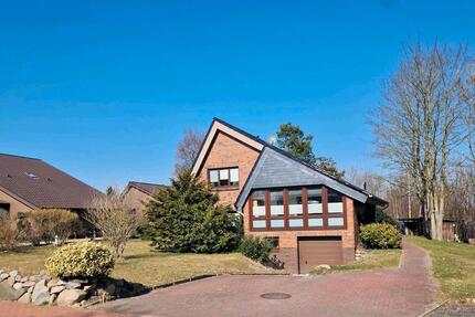 Haus Hennstedt - 8 Zimmer, 140 m&sup2;, 1.150&euro; | Angebot:25867495