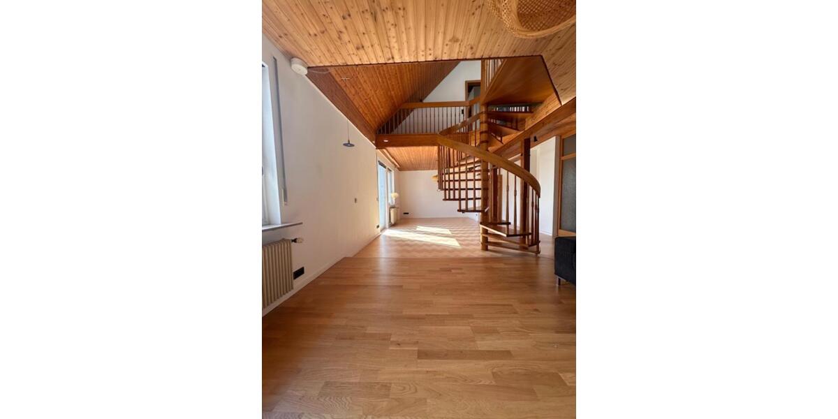 Attraktive 4,5-Zimmer-Maisonette Wohnung in Stuttgart-Möhringen 4.5 zimmer