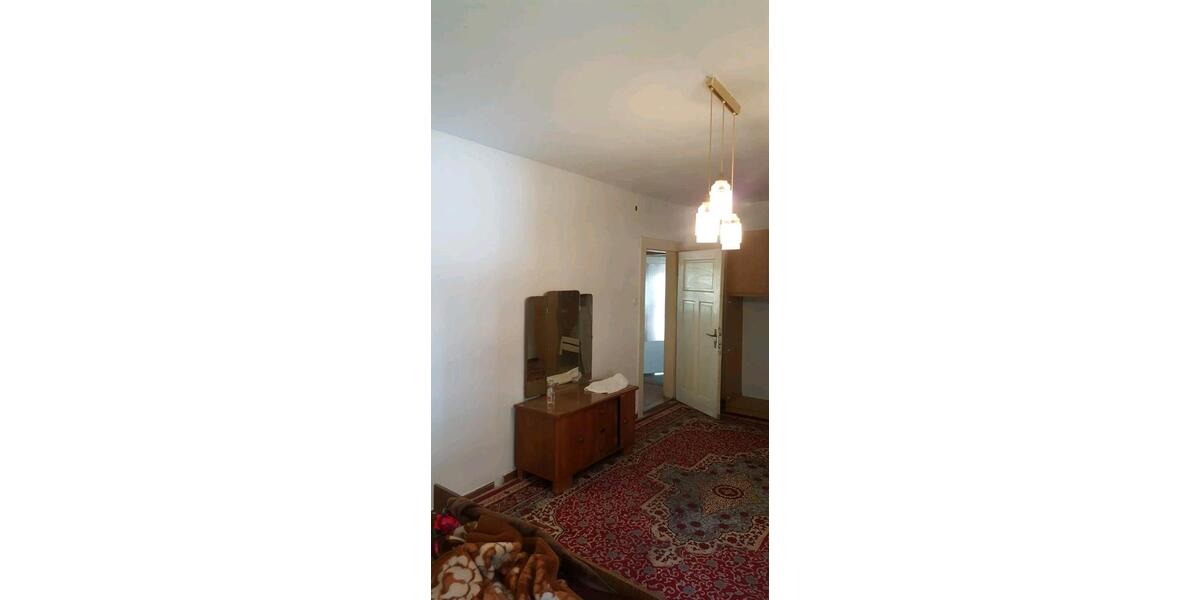 Etagenwohnung Neuhaus am Rennweg - 4 Zimmer, 100 m&sup2;, 400&euro; | Angebot:26289124