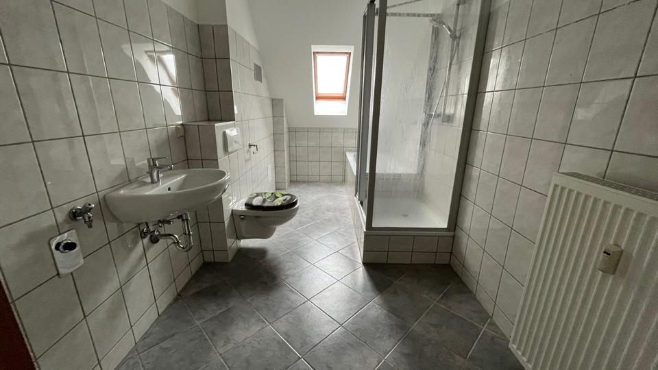 Dachgeschoßwohnung Werdau - 4 Zimmer, 80 m&sup2;, 500&euro; | Angebot:23808651