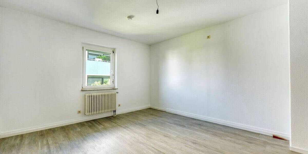 Etagenwohnung Stuttgart Zuffenhausen - 3 Zimmer, 77 m&sup2;, 1.100&euro; | Angebot:26512963